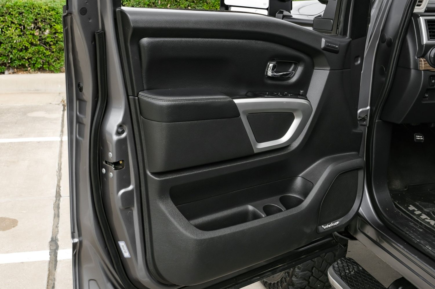 2017 Nissan Titan SL photo 38