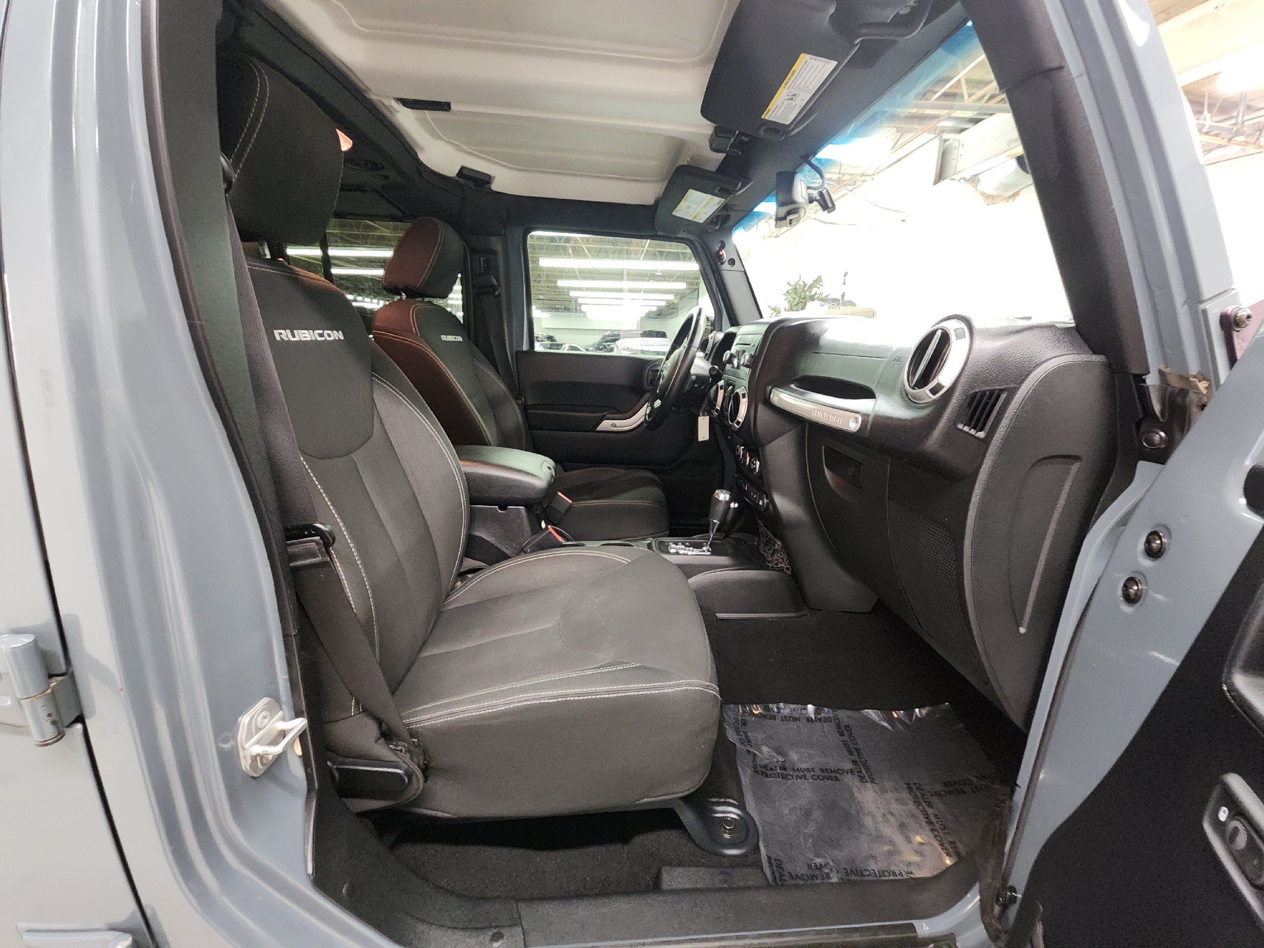 2015 Jeep Wrangler Unlimited Rubicon photo 15