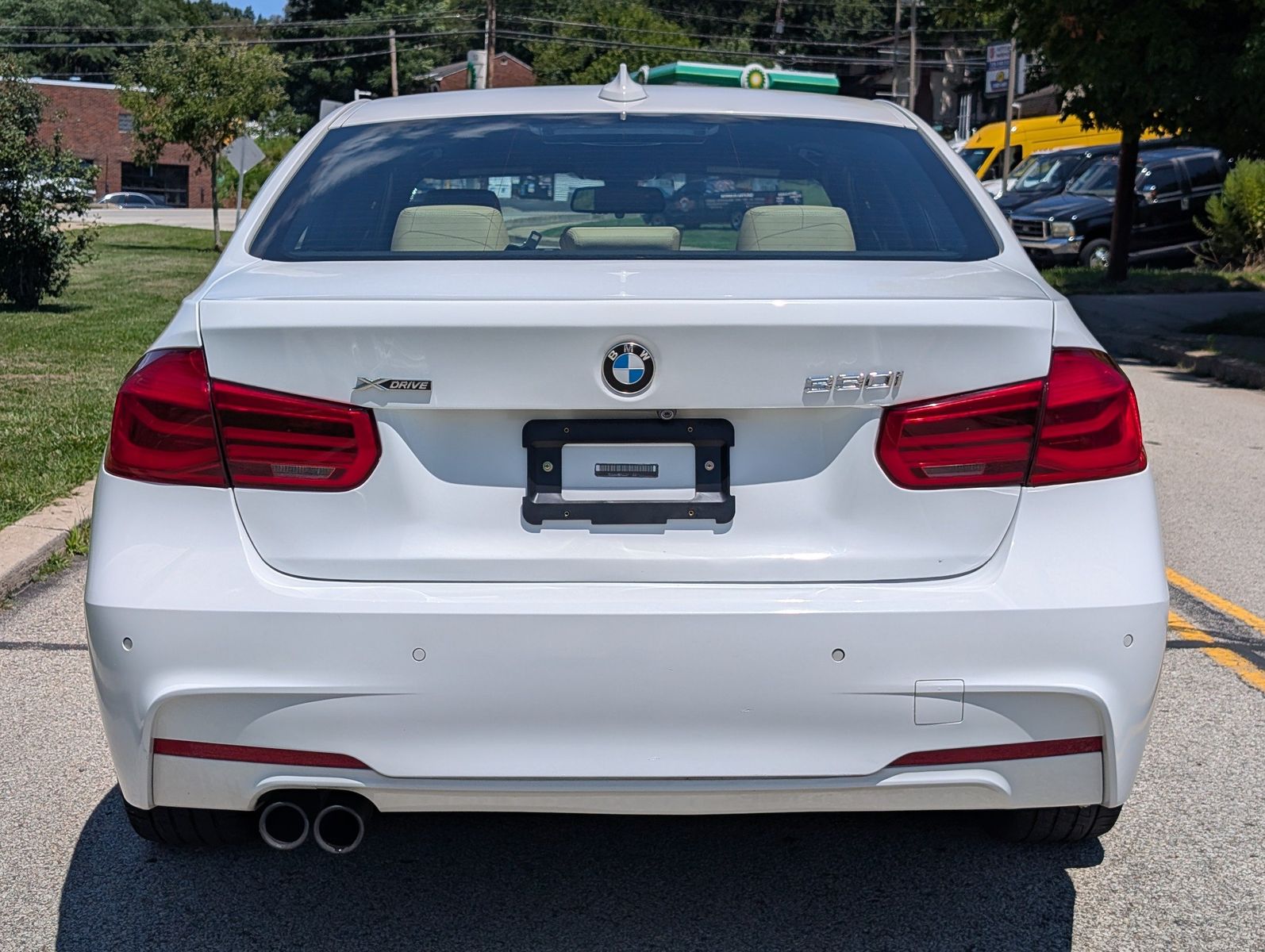 2017 BMW 330i 13