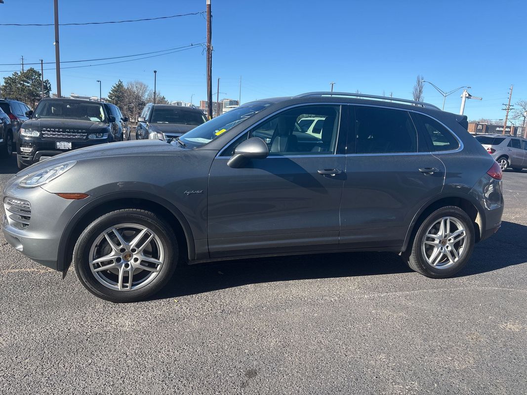 View vehicle photo 2