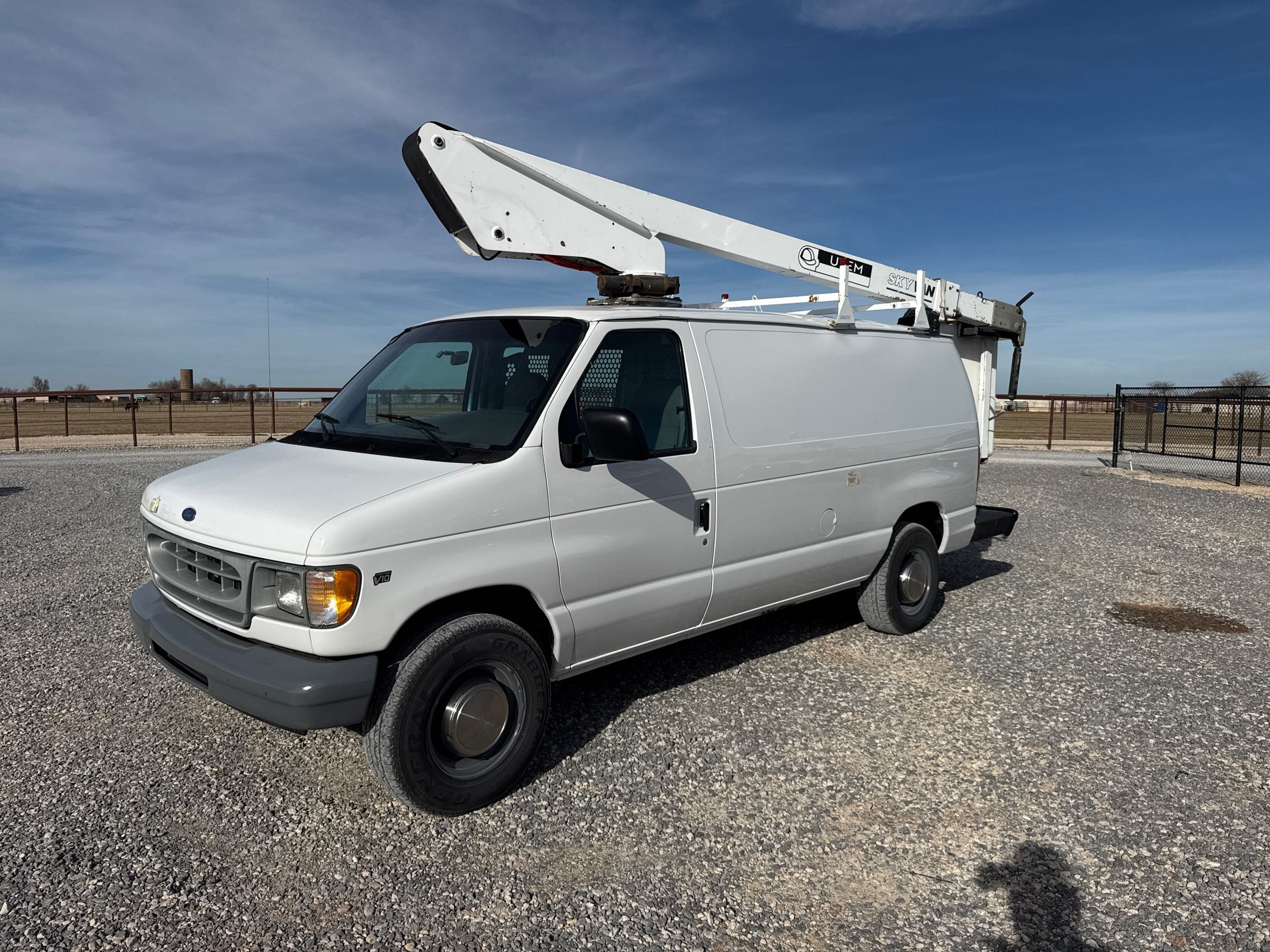 1999 Ford Econoline Van COMMERCIAL's photo