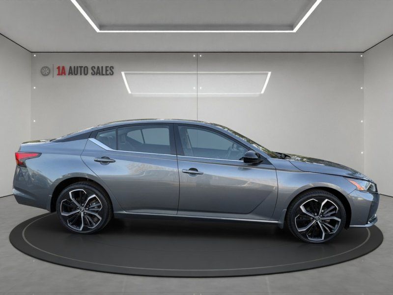 2023 Nissan Altima SR - Photo 6