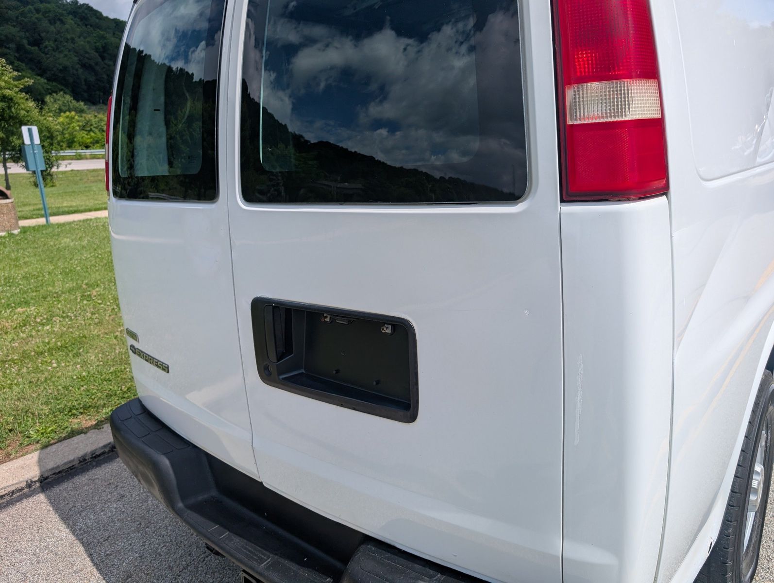 2011 Chevrolet Express 3500 29