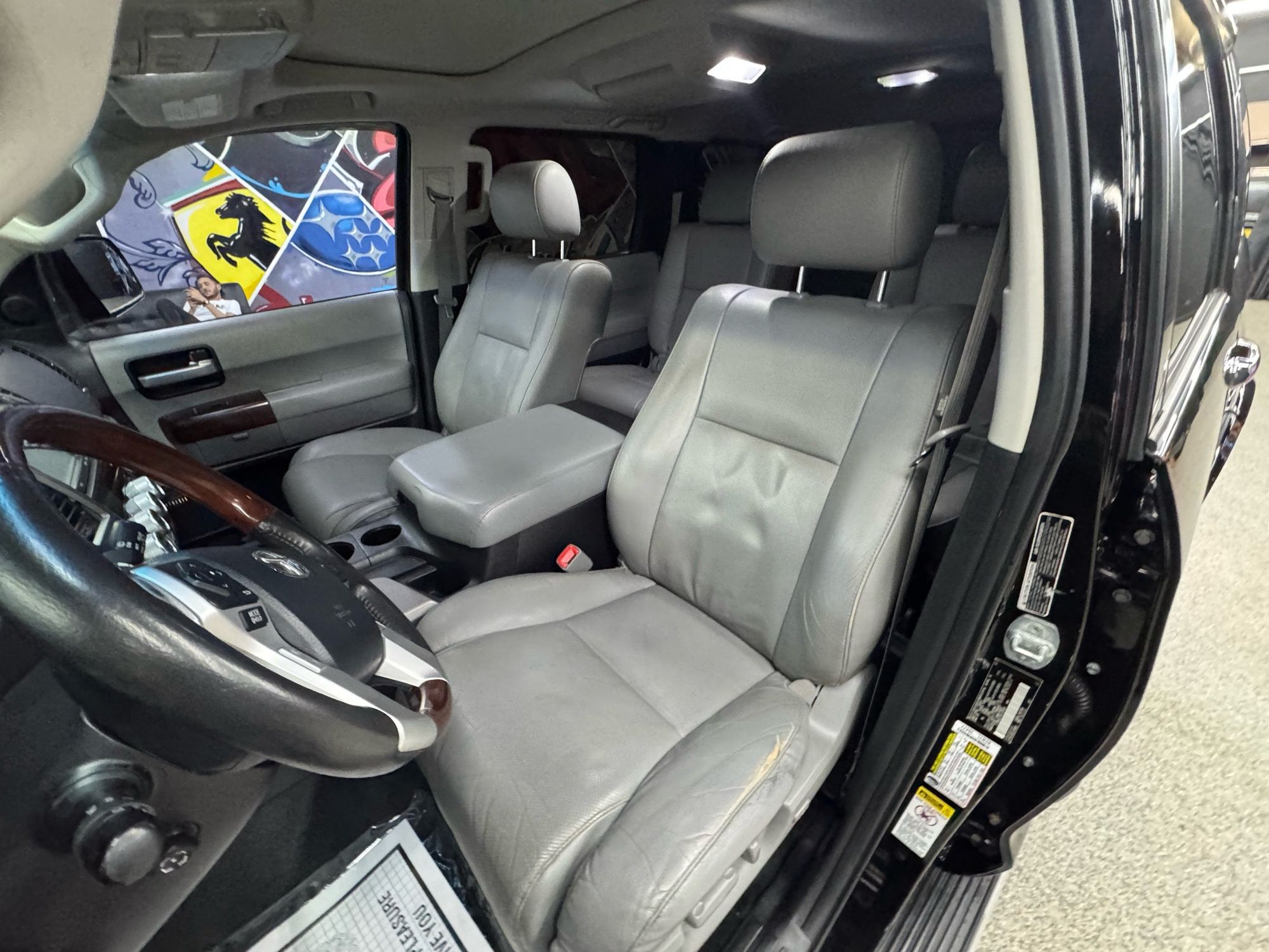 2017 Toyota Sequoia Platinum photo 11