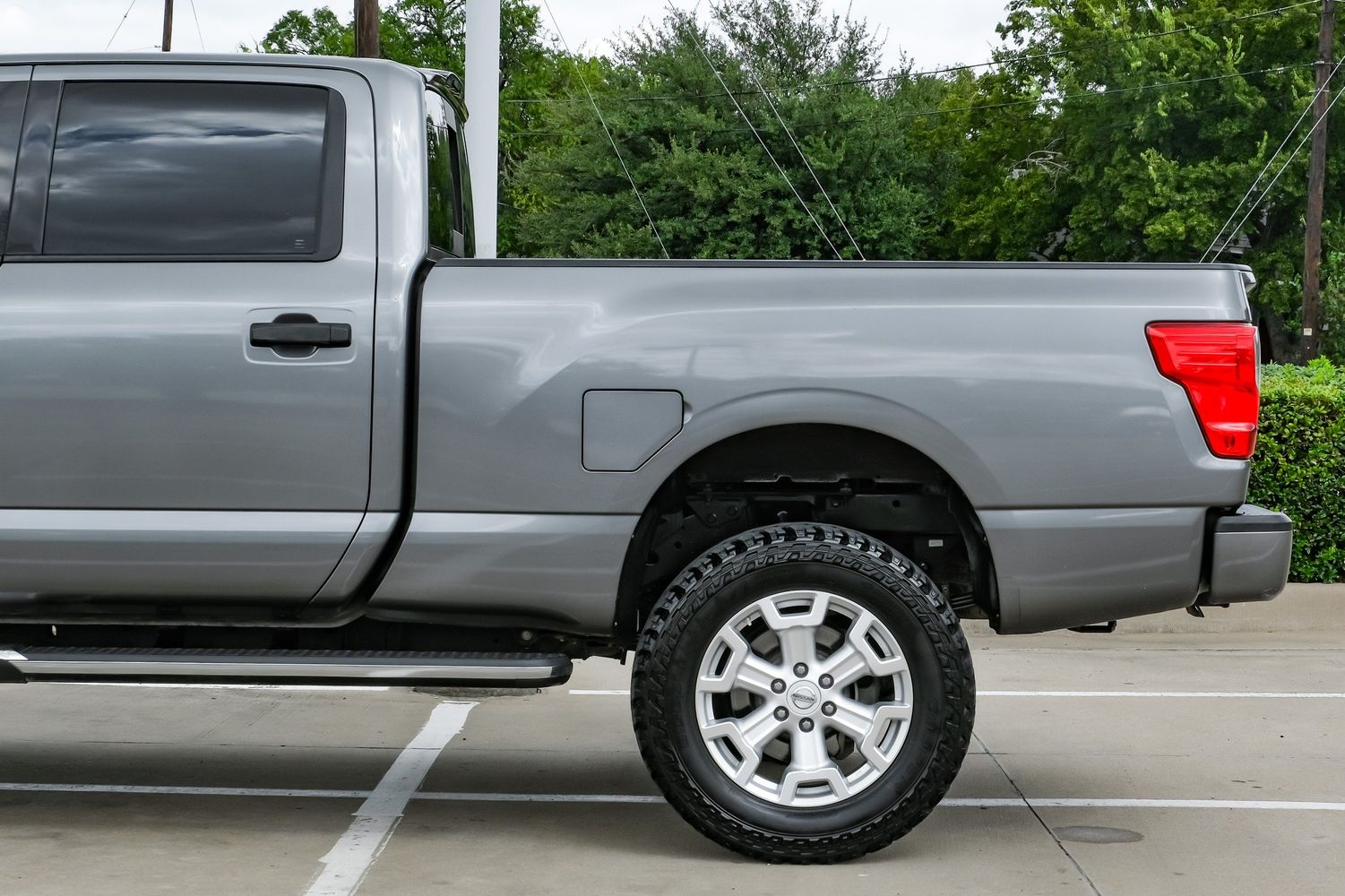 2017 Nissan Titan SL photo 16