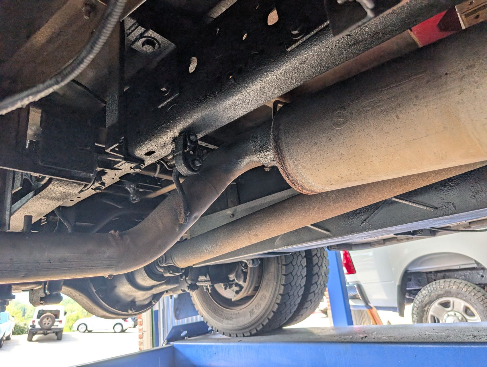 2001 Ford F-550 272