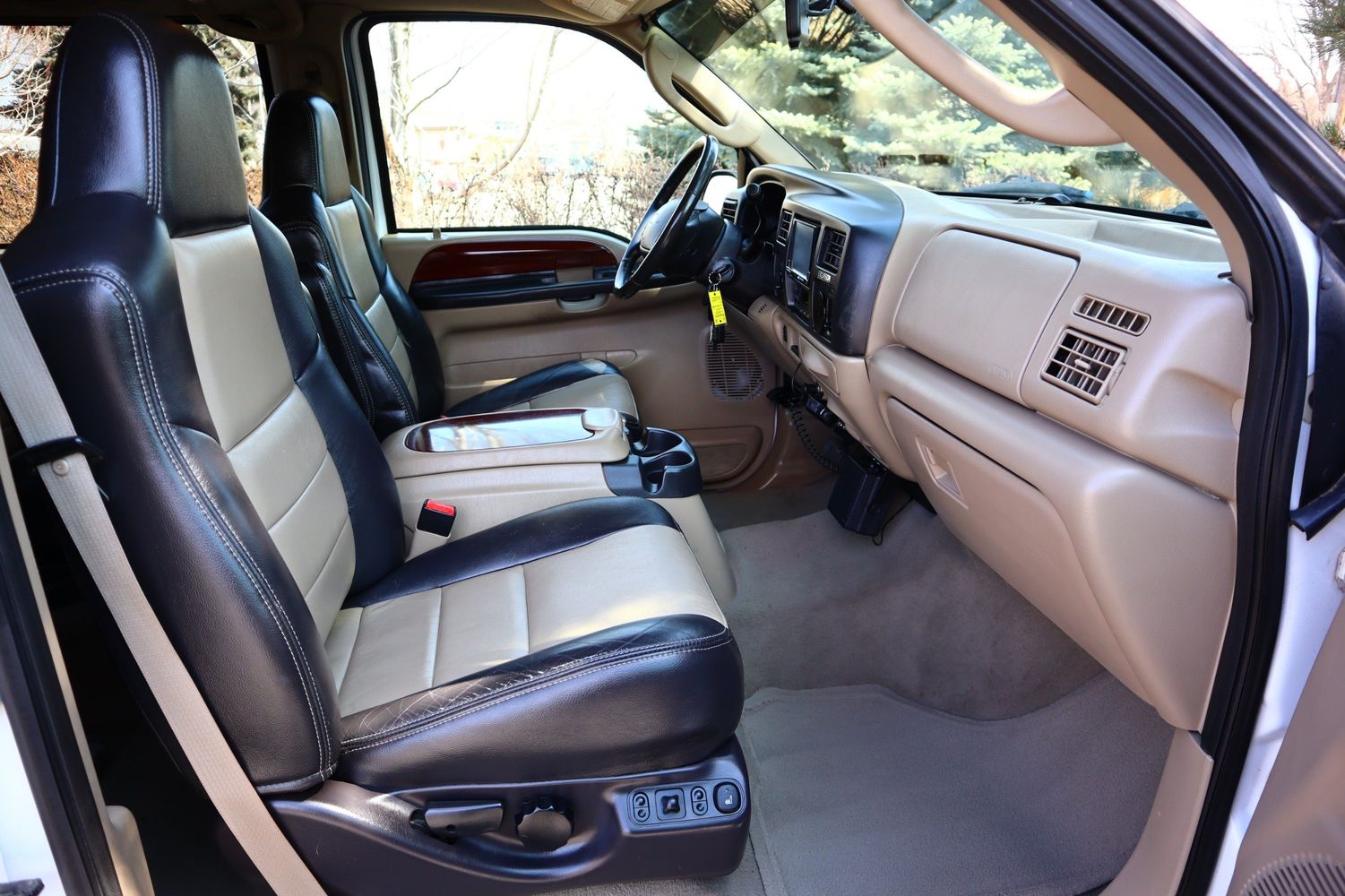 2005 excursion eddie bauer seats