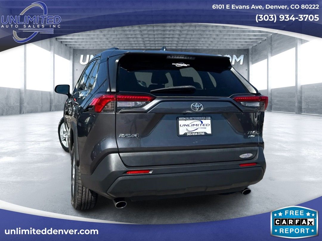 2020 Toyota RAV4 XLE photo 5