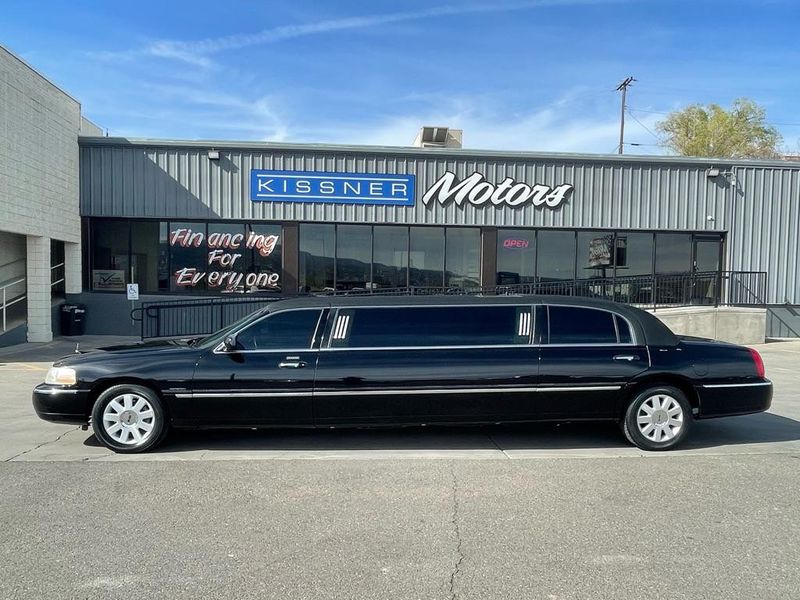2003 Lincoln Town Car Executive w/Limousine Pkg | Kissner Motors