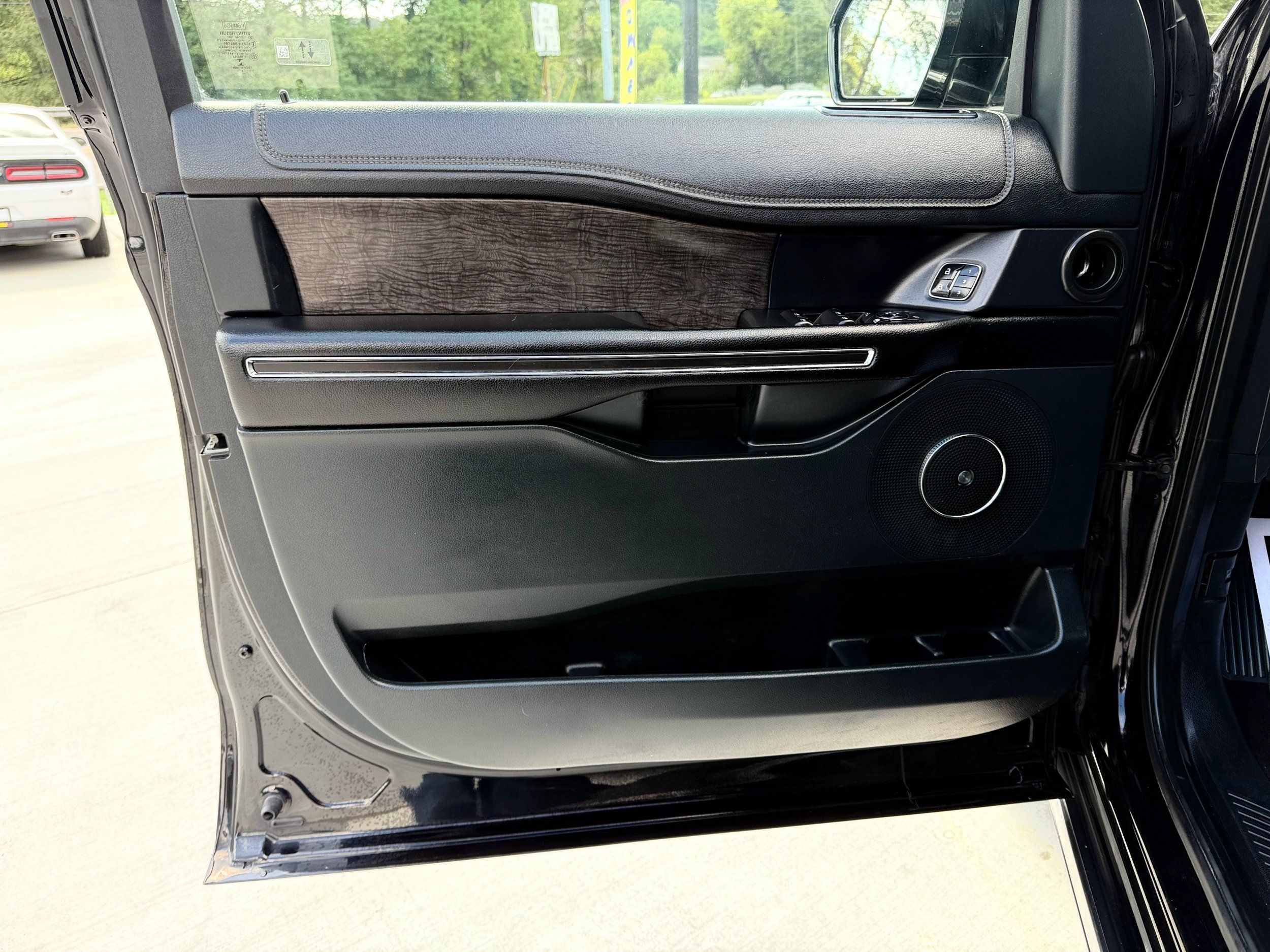 2021 Ford Expedition Limited MAX photo 4