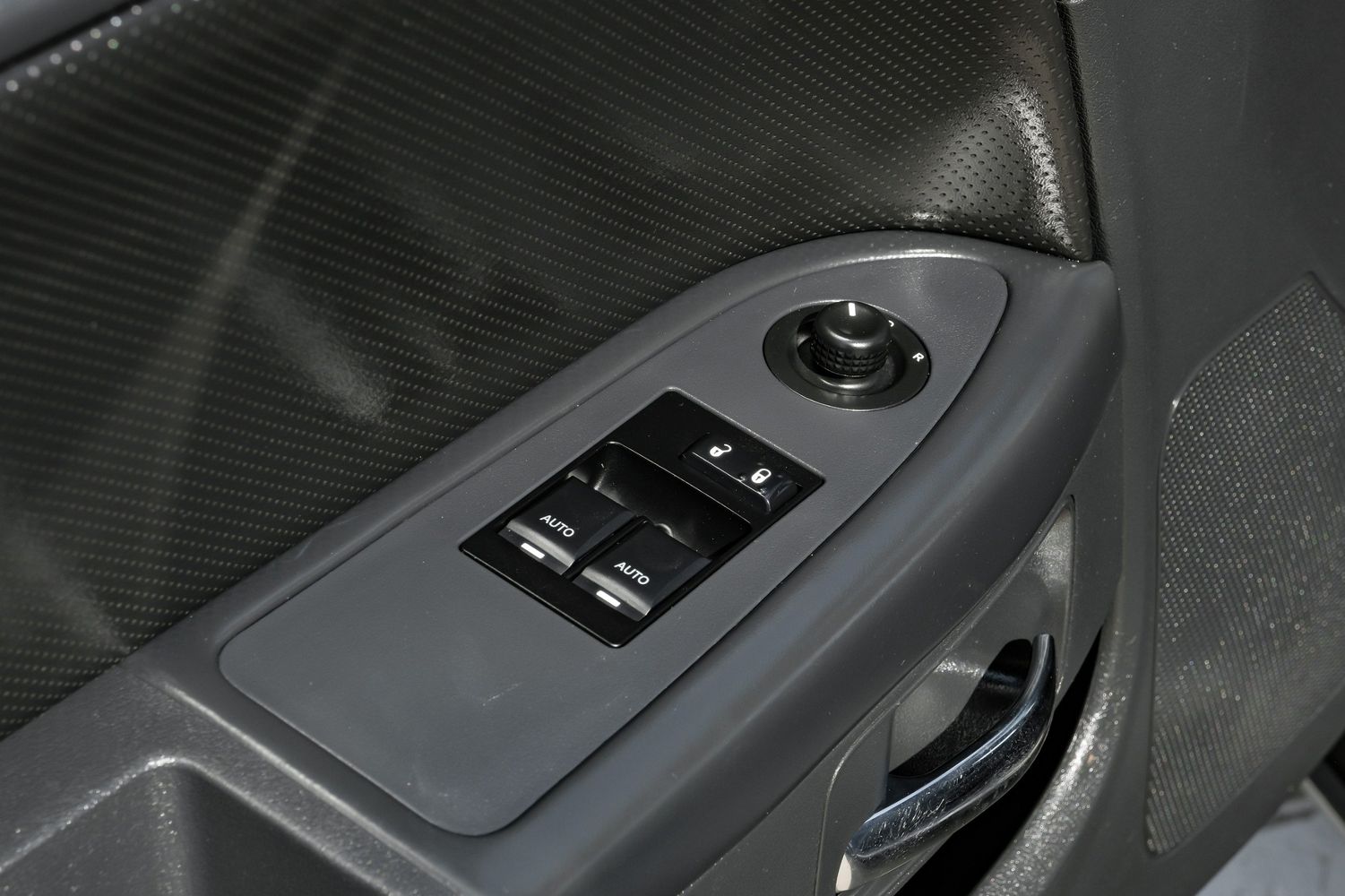 2010 Dodge Challenger R/T photo 32
