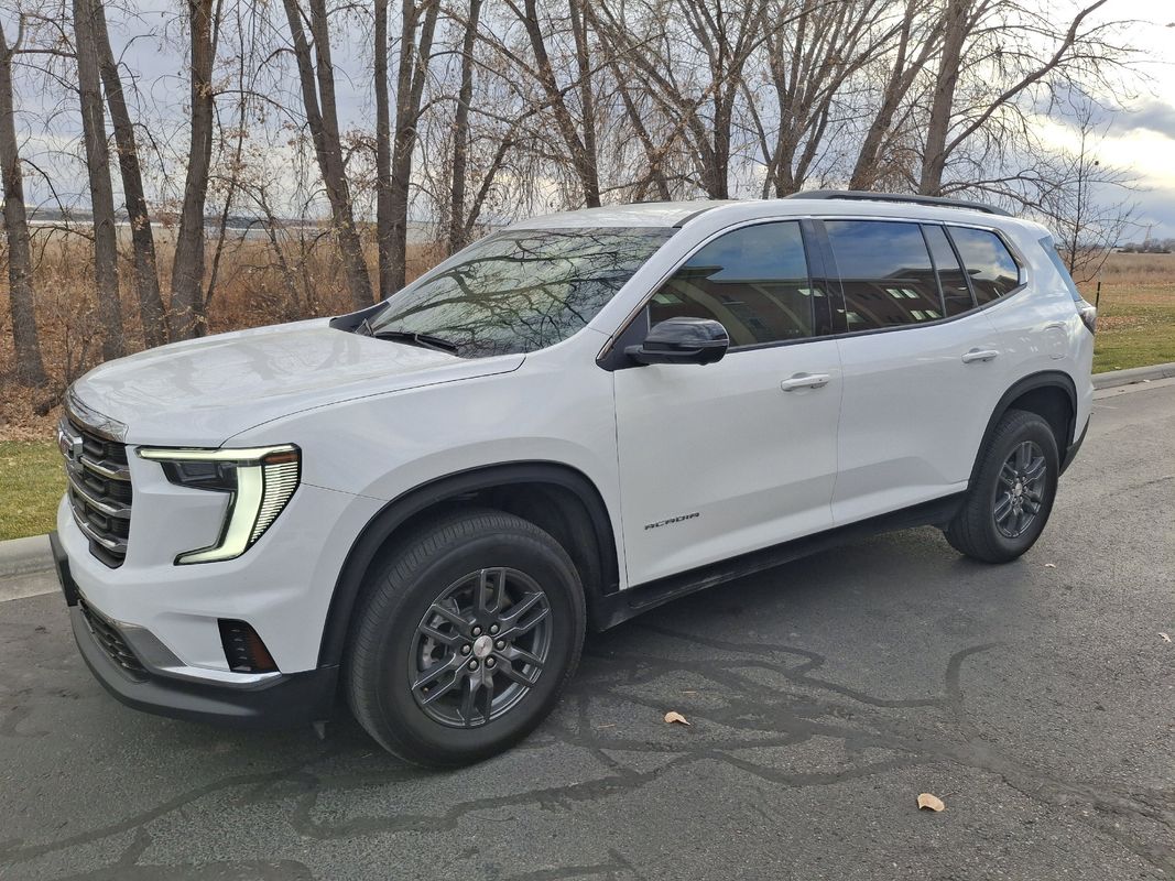 2025 GMC Acadia Elevation's photo