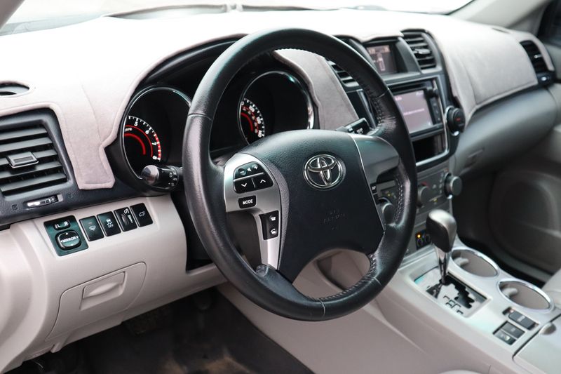2013 Toyota Highlander SE | Victory Motors of Colorado