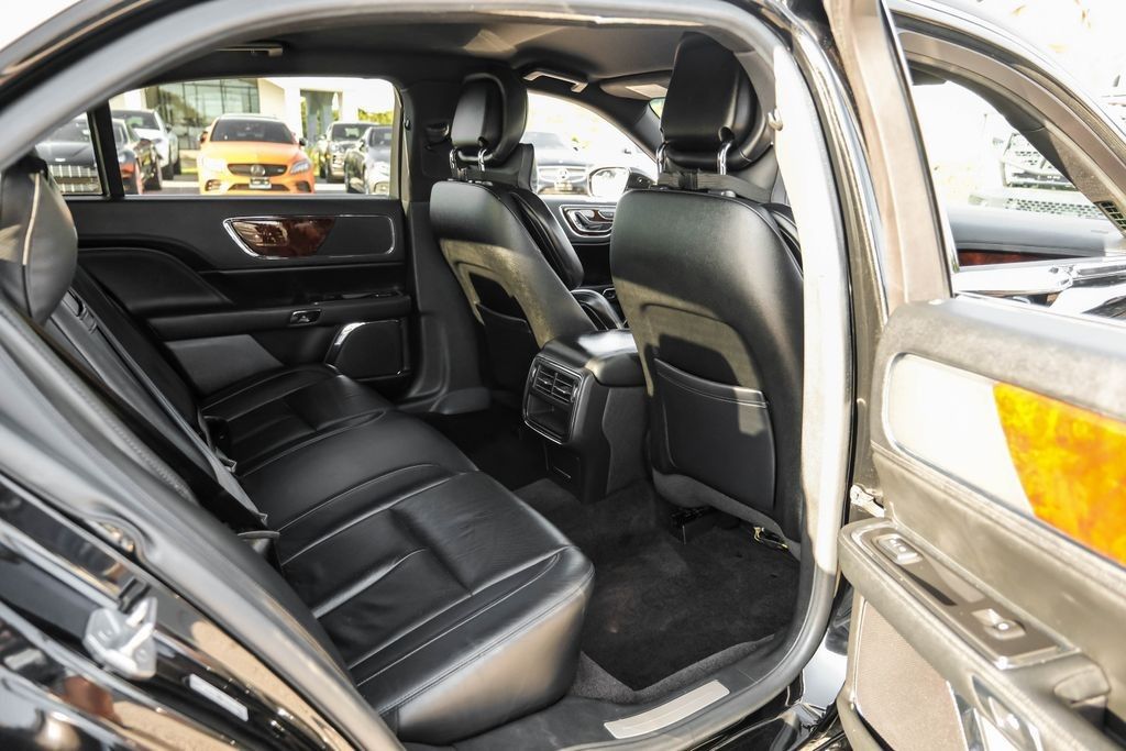 2017 Lincoln Continental Select photo 35