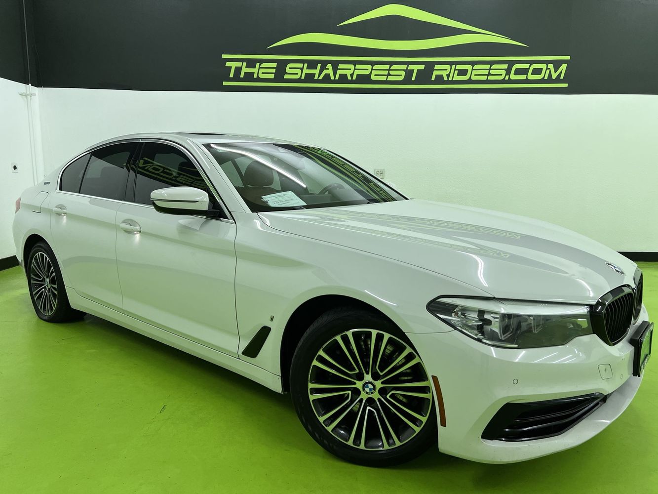2019 BMW 5 Series 530e xDrive iPerformance Sedan's photo