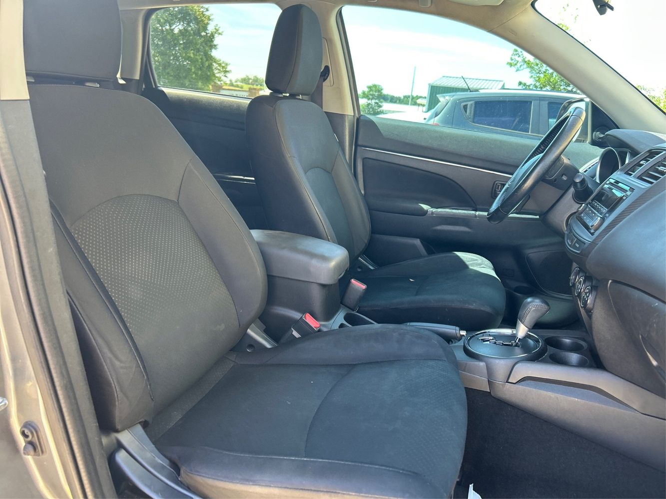 2015 Mitsubishi Outlander Sport ES photo 30