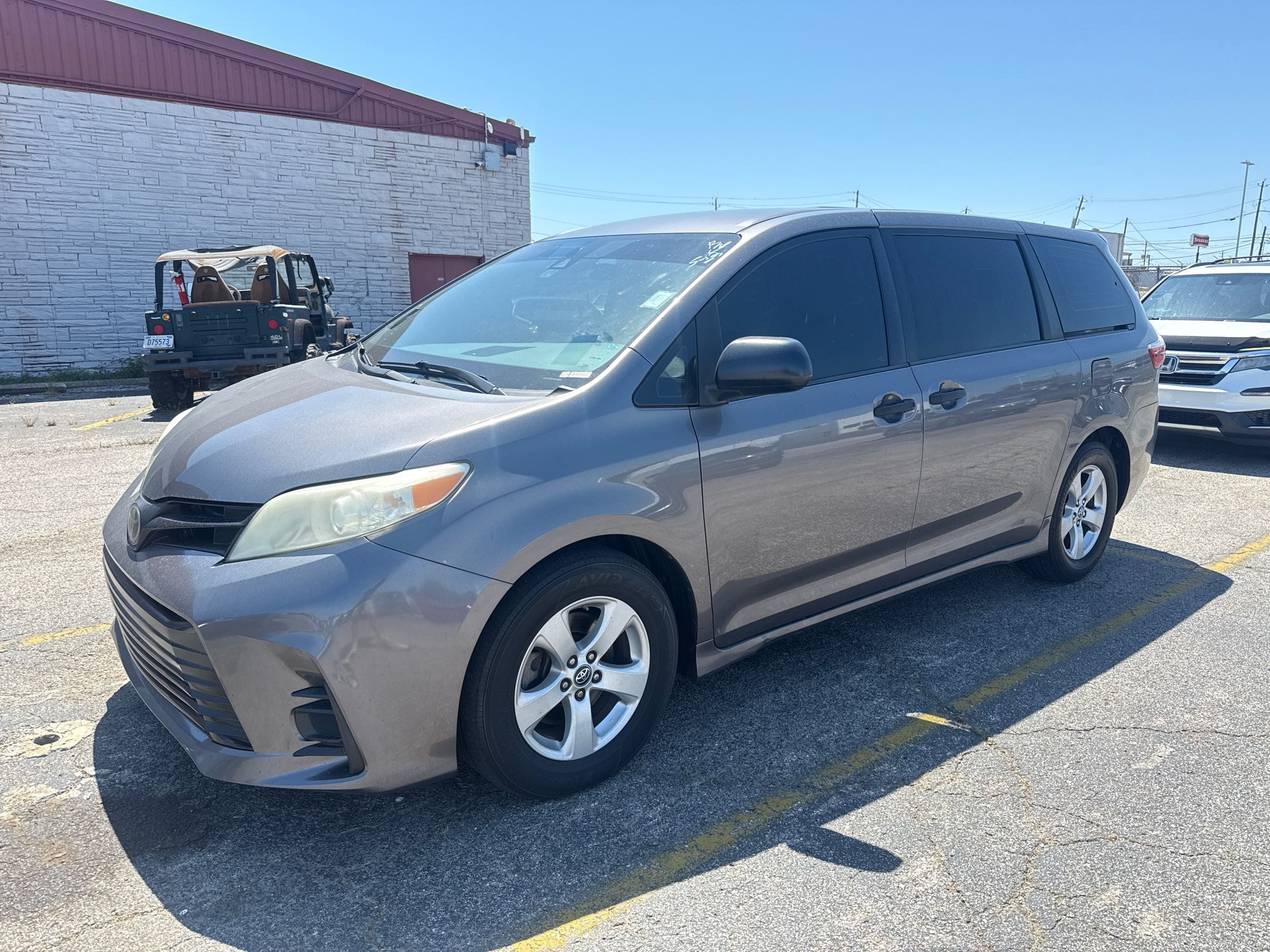 2018 Toyota Sienna L V6 7-Passenger's photo