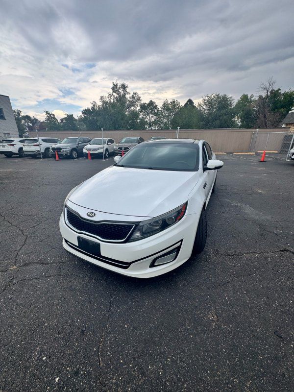 White 2014 Kia Optima Sedan Front-Wheel Drive 6-Speed Automatic