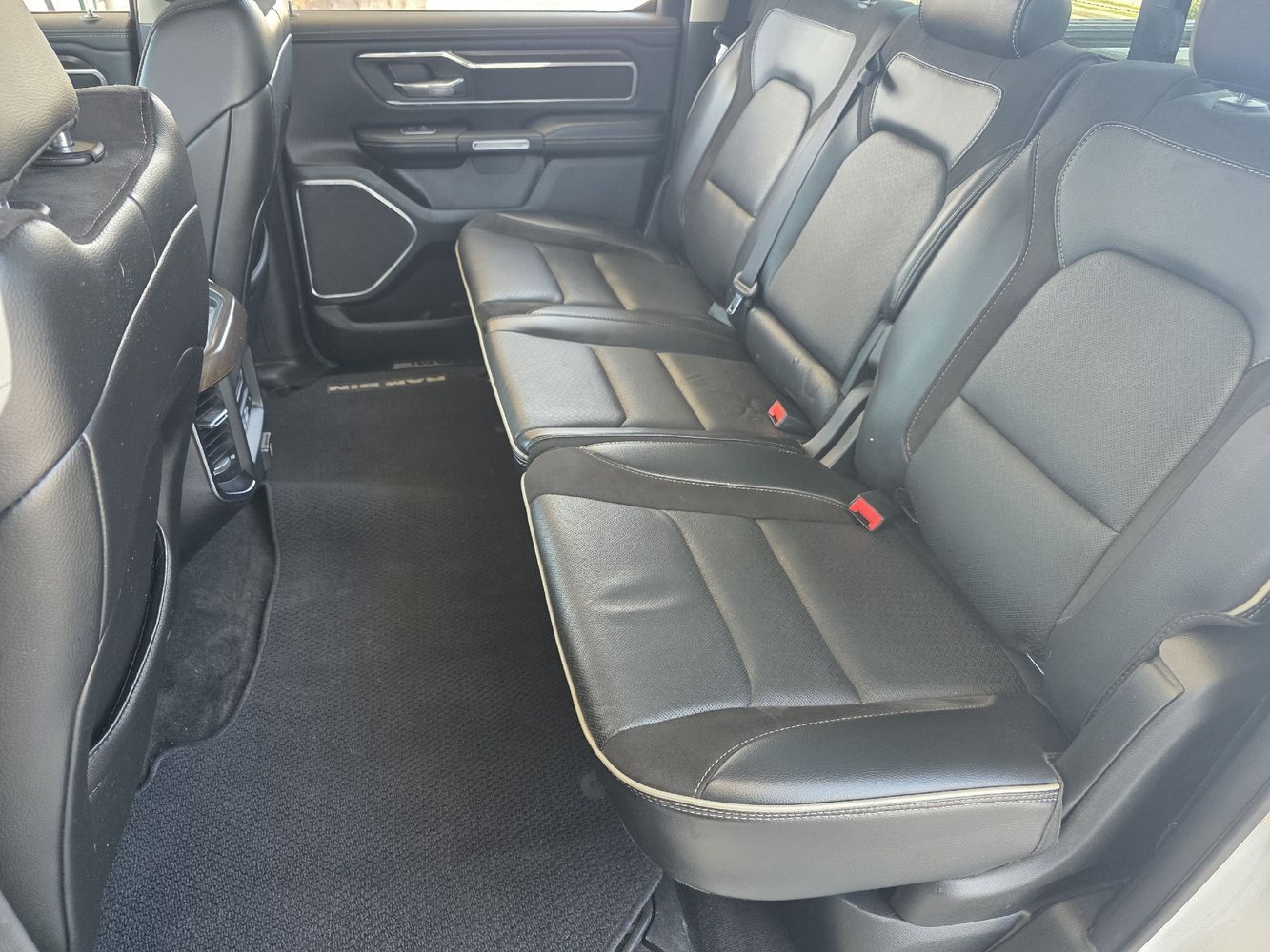 2022 Ram 1500 Laramie photo 28