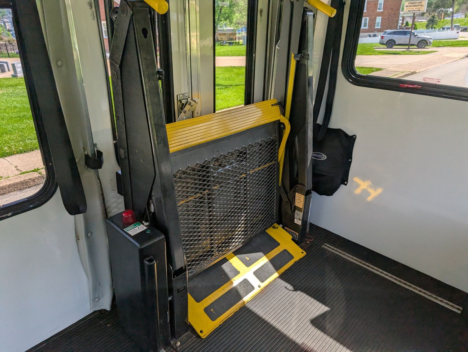 2007 Ford E-450 Cutaway 70