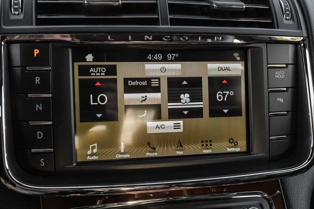 2017 Lincoln Continental Select photo 25
