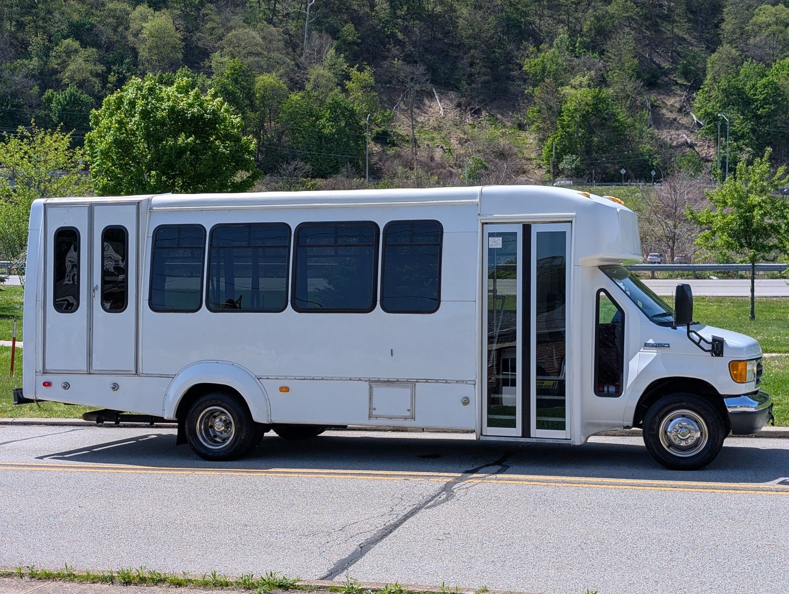 2007 Ford E-450 Cutaway 125