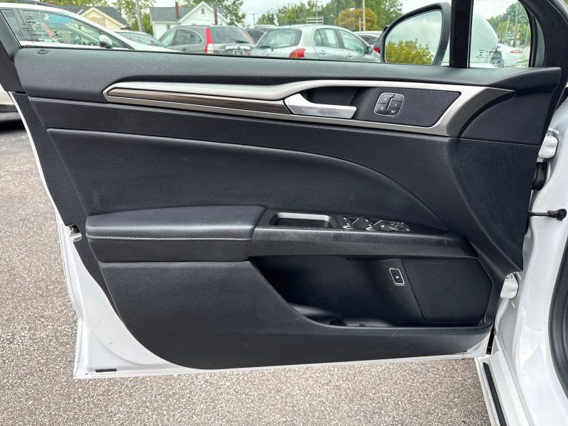 2018 Ford Fusion Hybrid SE photo 9