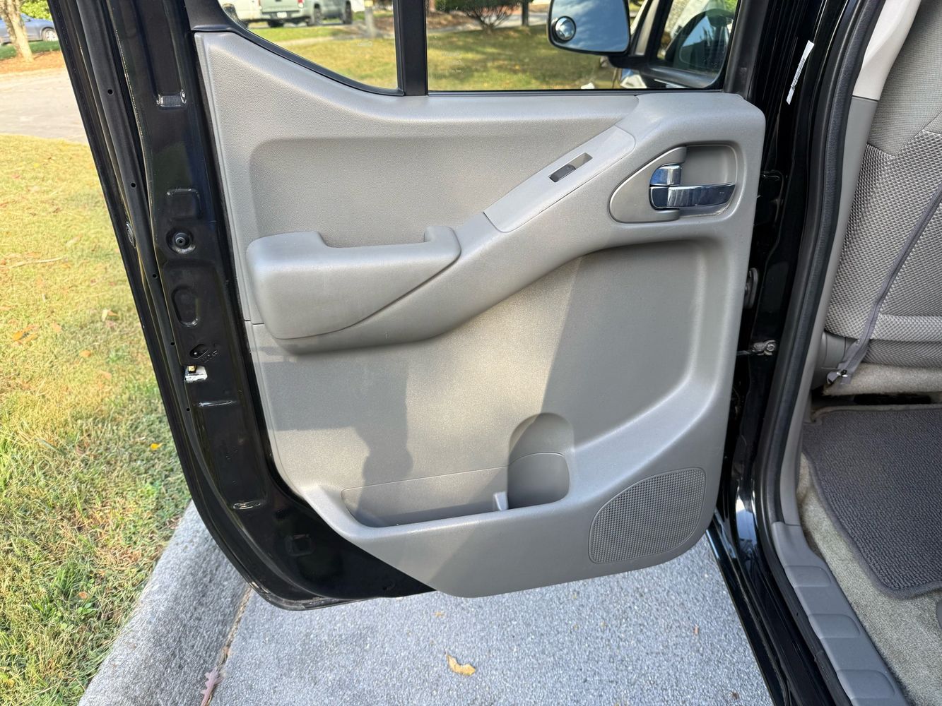 2016 Nissan Frontier SV photo 24