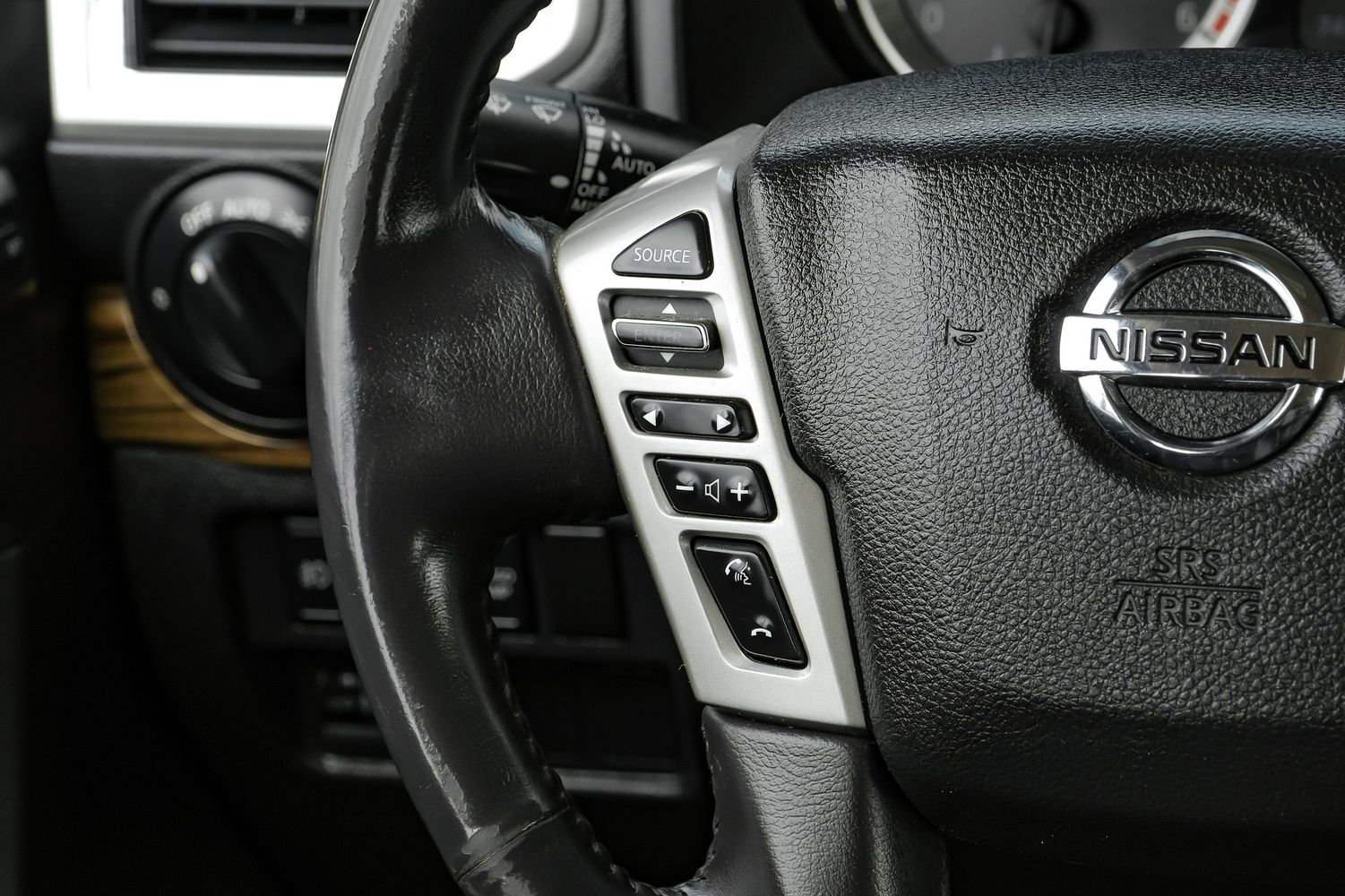 2017 Nissan Titan SL photo 20