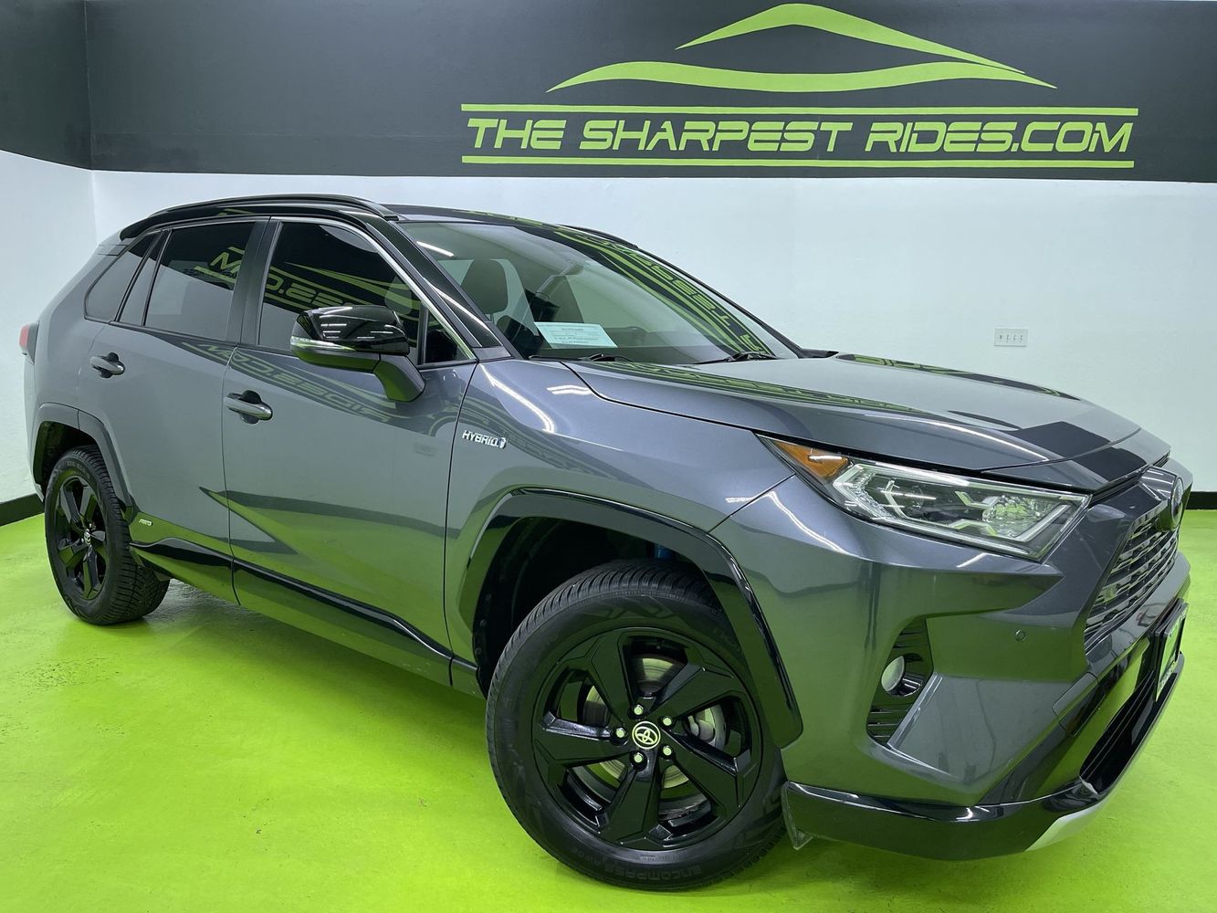 2020 Toyota RAV4 XSE's photo