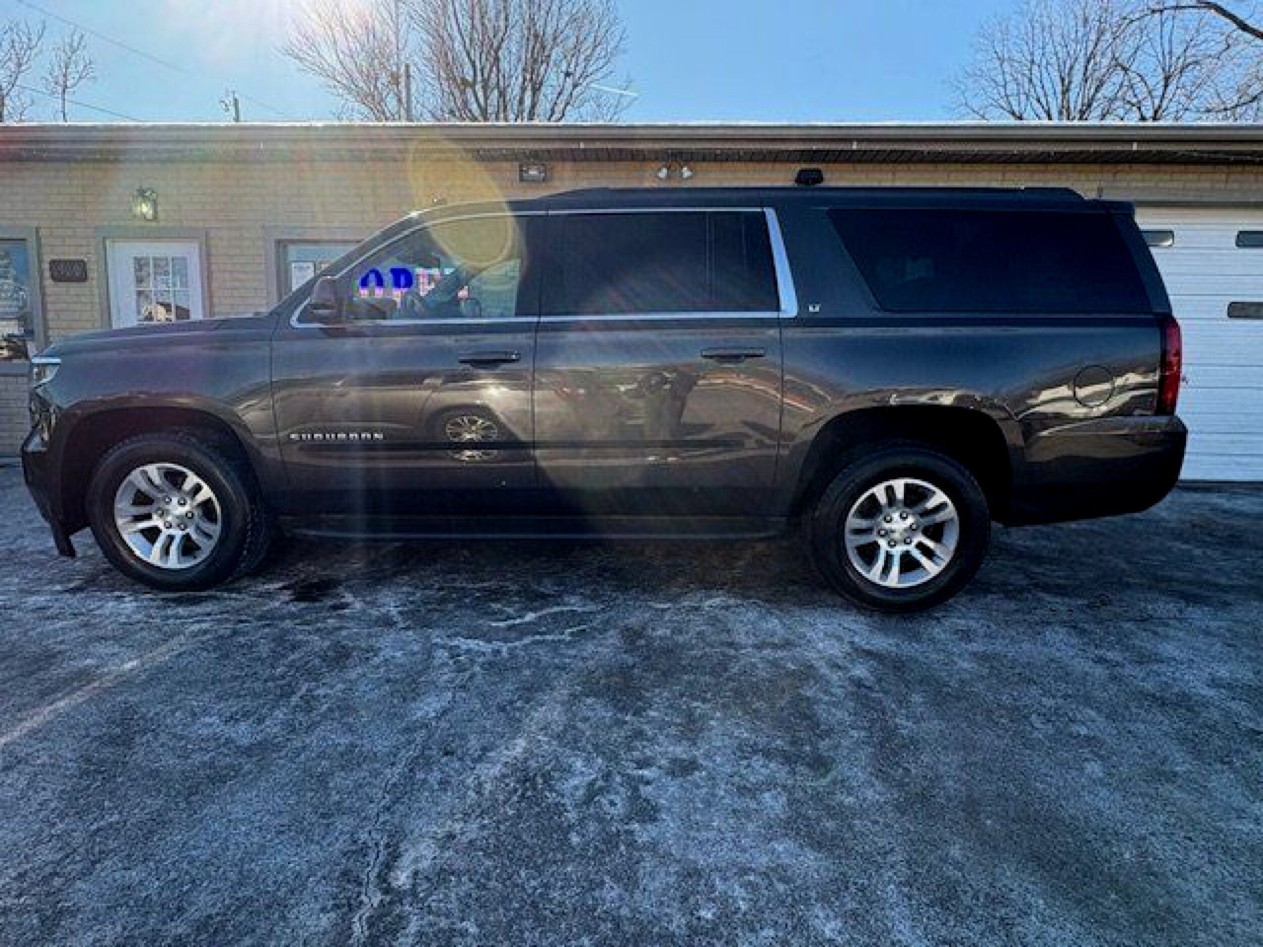 2017 Chevrolet Suburban LT's photo