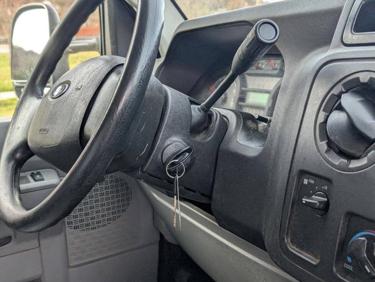 2017 Ford E-Series 27