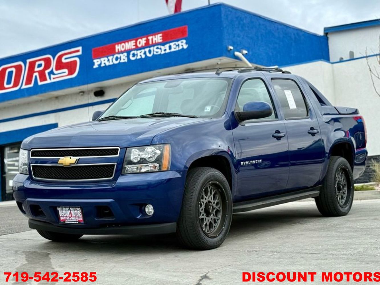 2013 Chevrolet Avalanche LT's photo