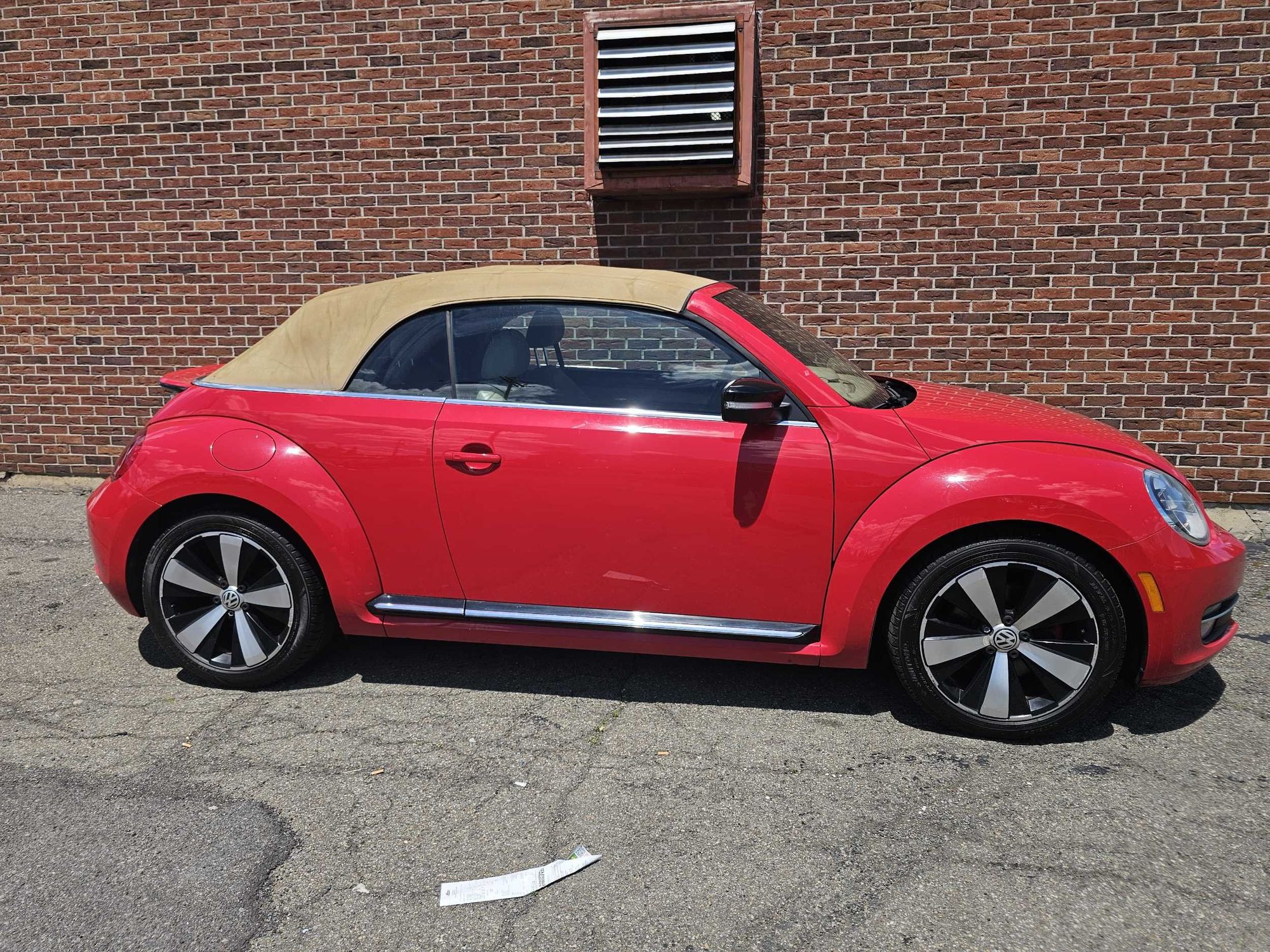 2013 Volkswagen Beetle 2.0T Conv. w/Sound & Nav. DSG PZEV's photo