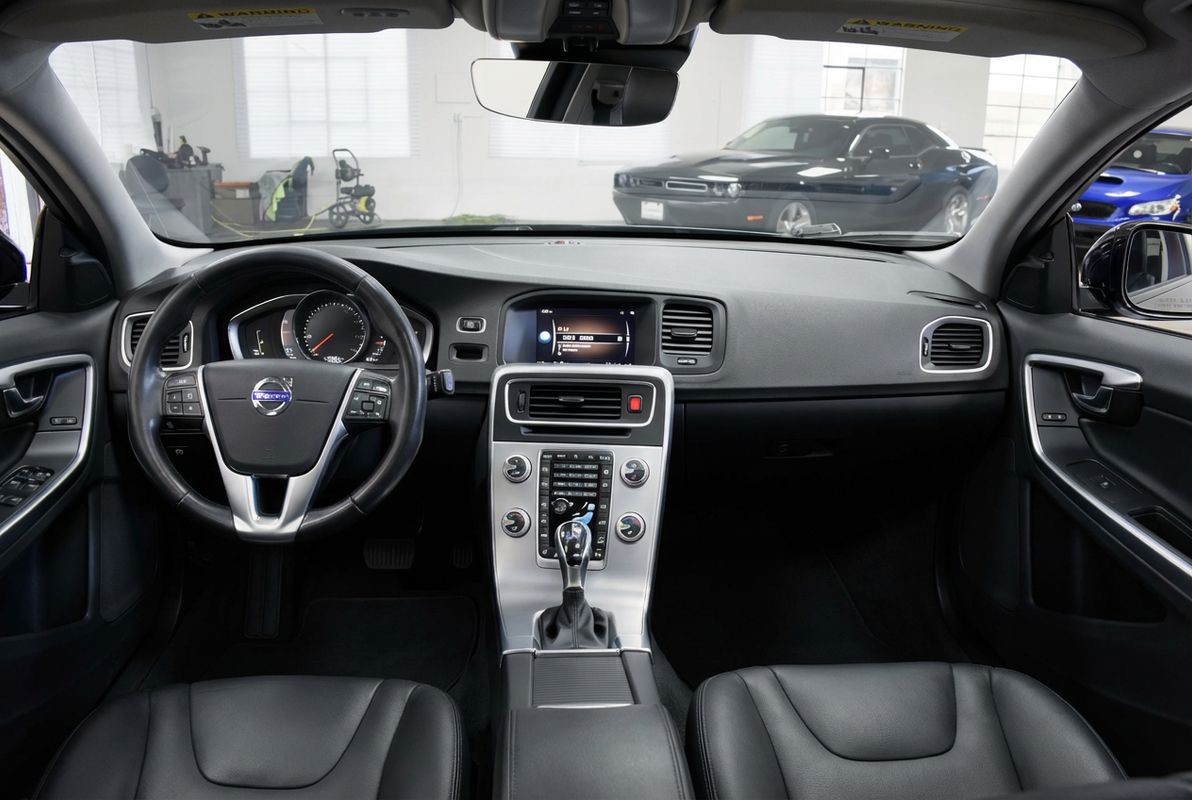 2018 Volvo V60 Cross Country T5