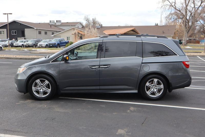 ホンダ　ODYSSEY　 サテンシルバーメタリック ケース付き 2013 Honda Odyssey Touring | Victory Motors of Colorado
