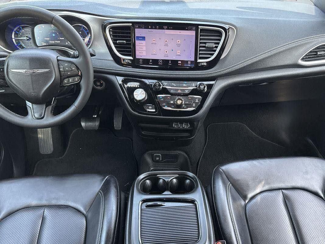 2023 Chrysler Pacifica Hybrid Touring L photo 9