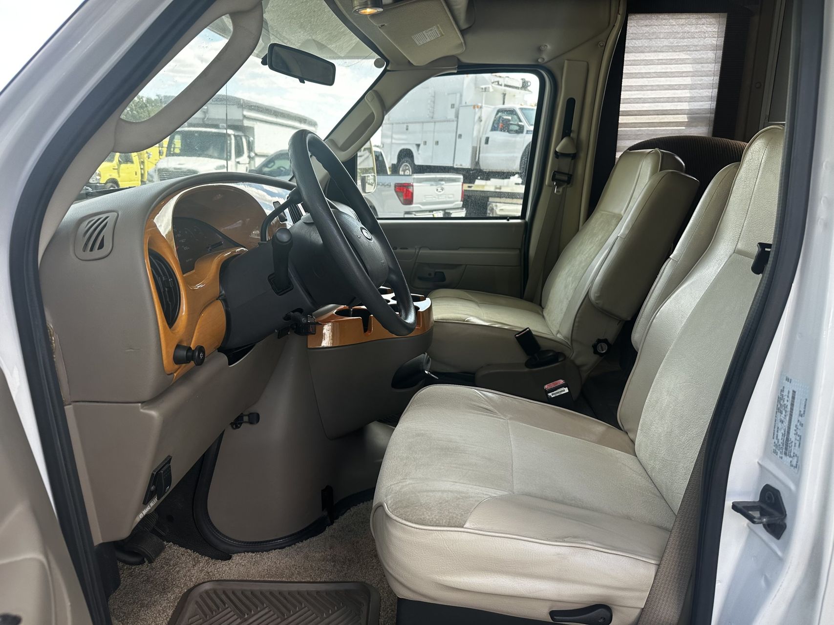 2006 Ford E-450 15