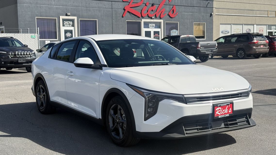2026 Kia K4 — LXS, photo 1 of 10