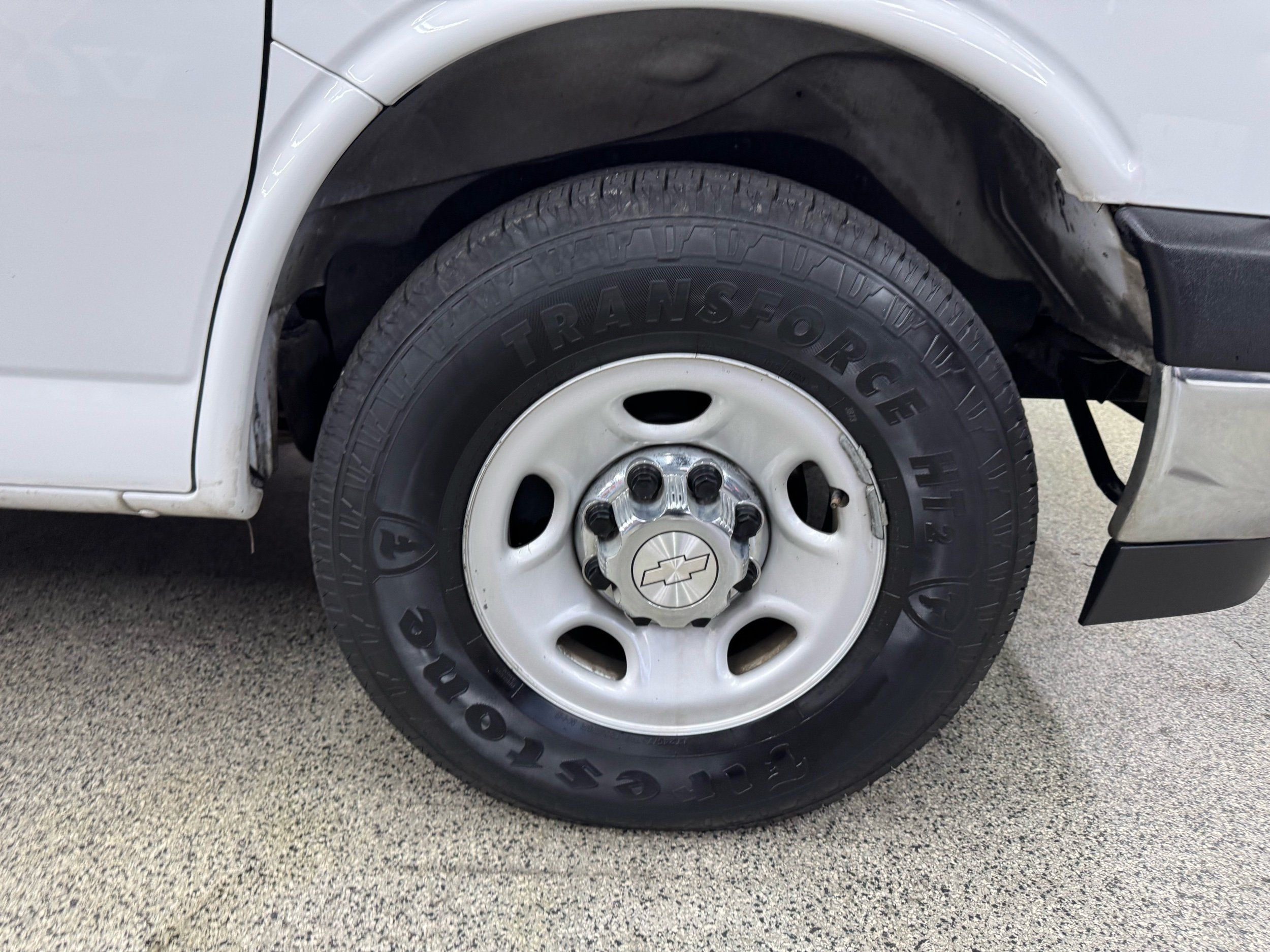2017 Chevrolet Express Passenger LS - Photo 27