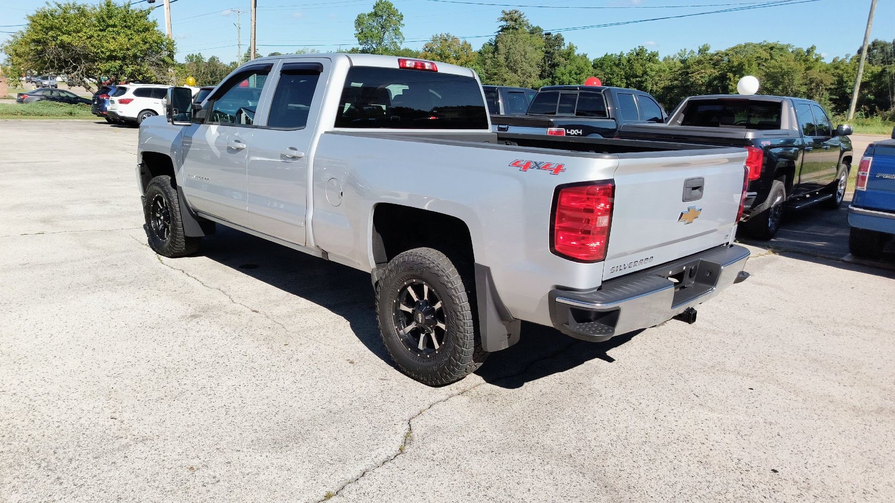 2016 Chevrolet Silverado 1500 LT photo 3