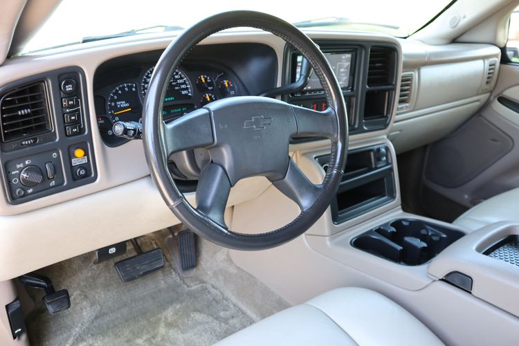 2003 Chevrolet Suburban 2500 LS | Victory Motors of Colorado