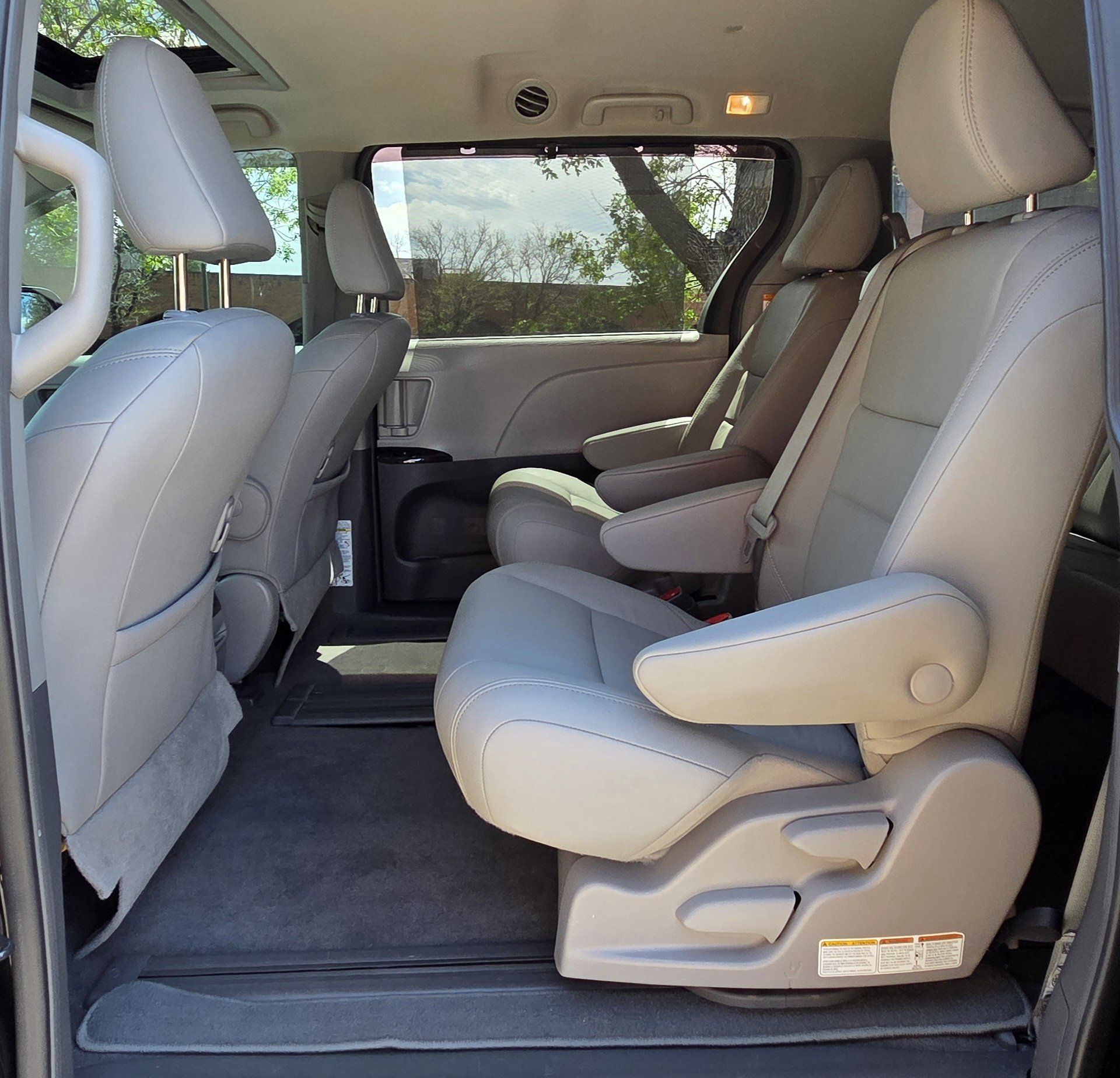 2018 Toyota Sienna XLE - Photo 14