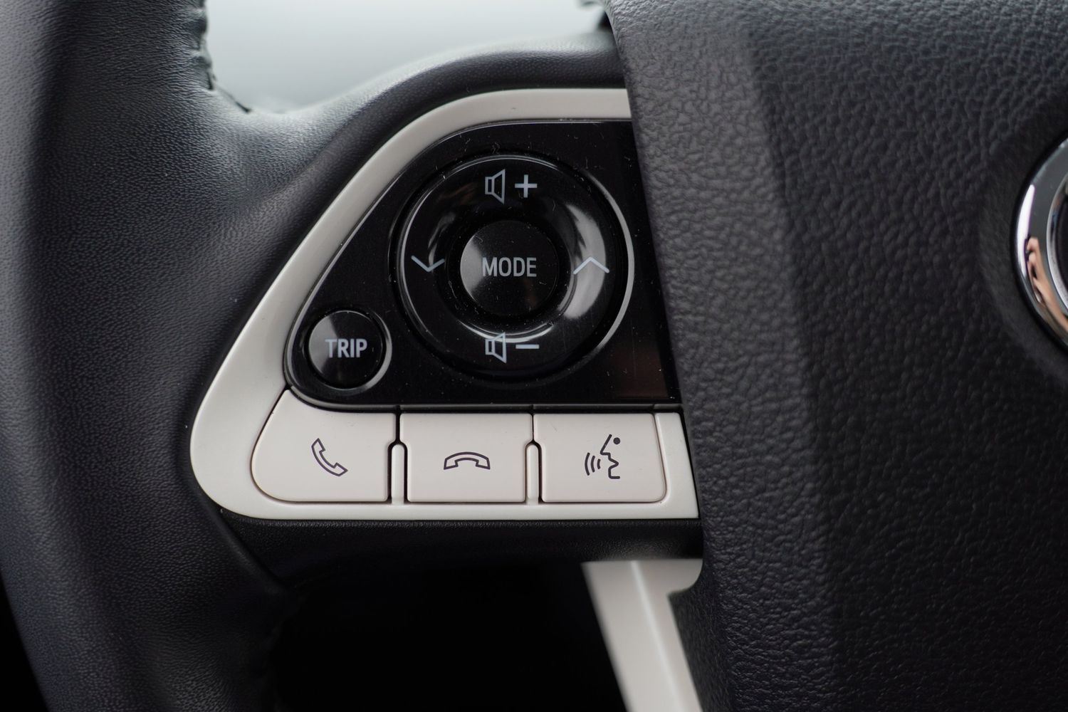 2018 Toyota Prius Four Touring photo 19