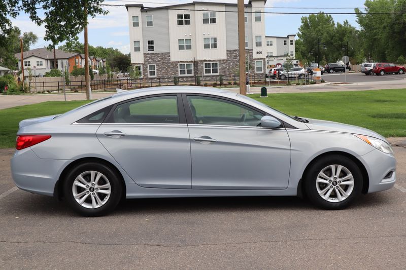 ソキウス　シャイニーシルバー 2012 Hyundai SONATA GLS | Victory Motors of Colorado