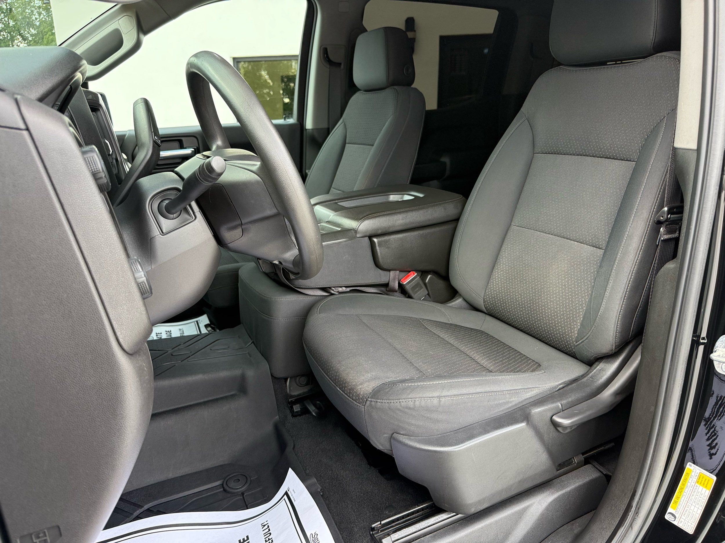 2020 Chevrolet Silverado 1500 Custom photo 3