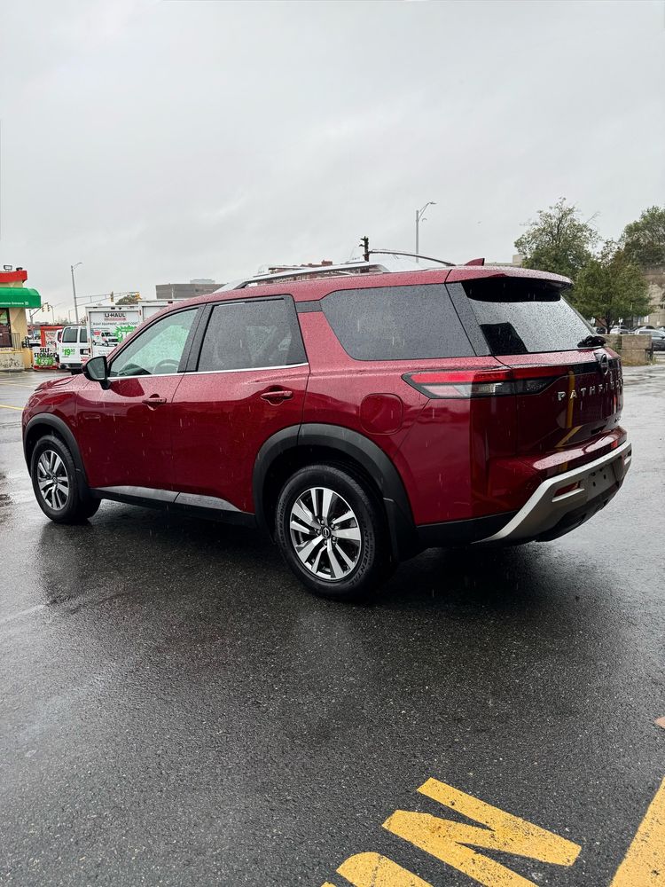 2022 Nissan Pathfinder SL photo 4