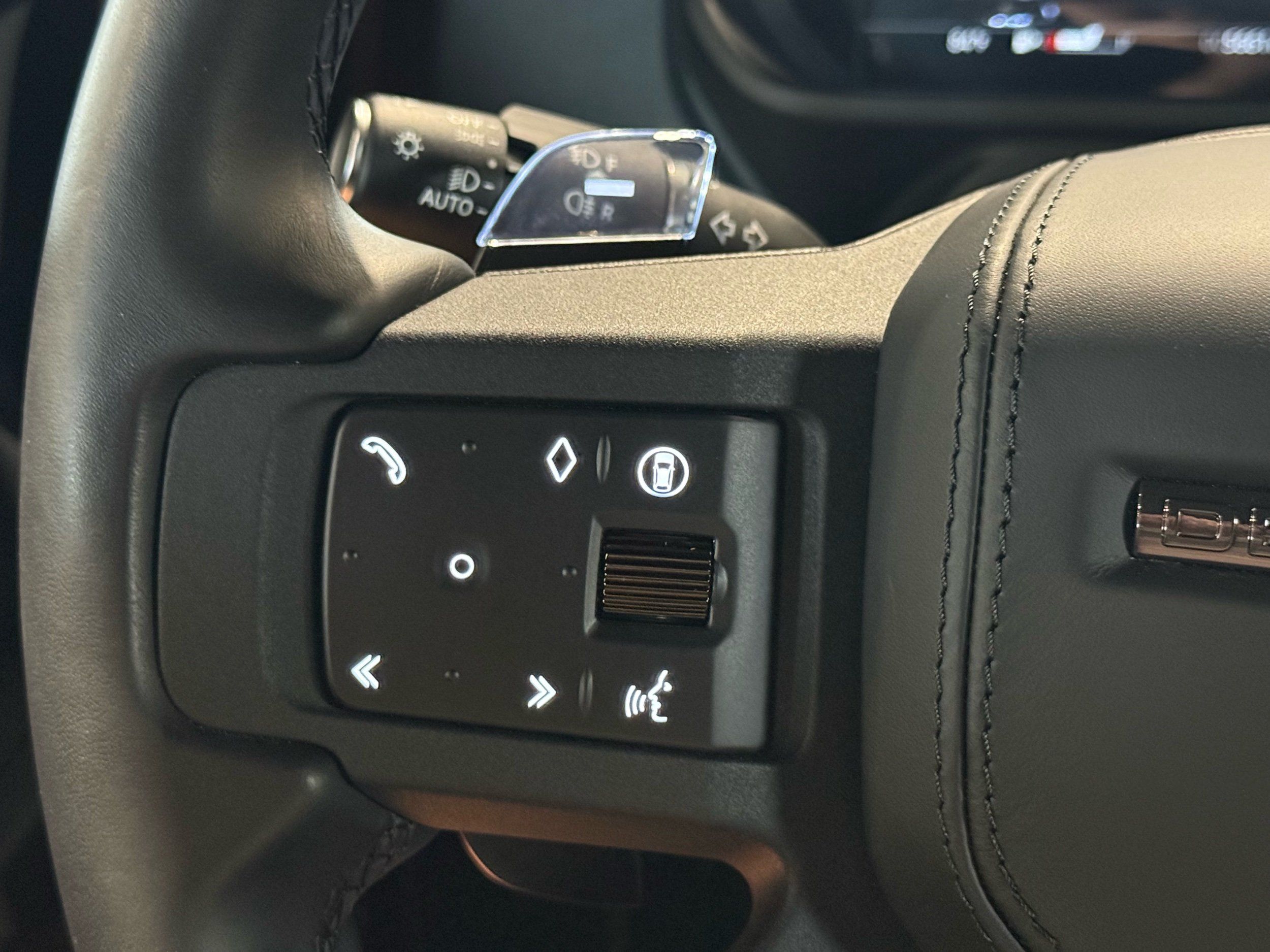 2026 Land Rover Defender P635 OCTA Black, photo 35