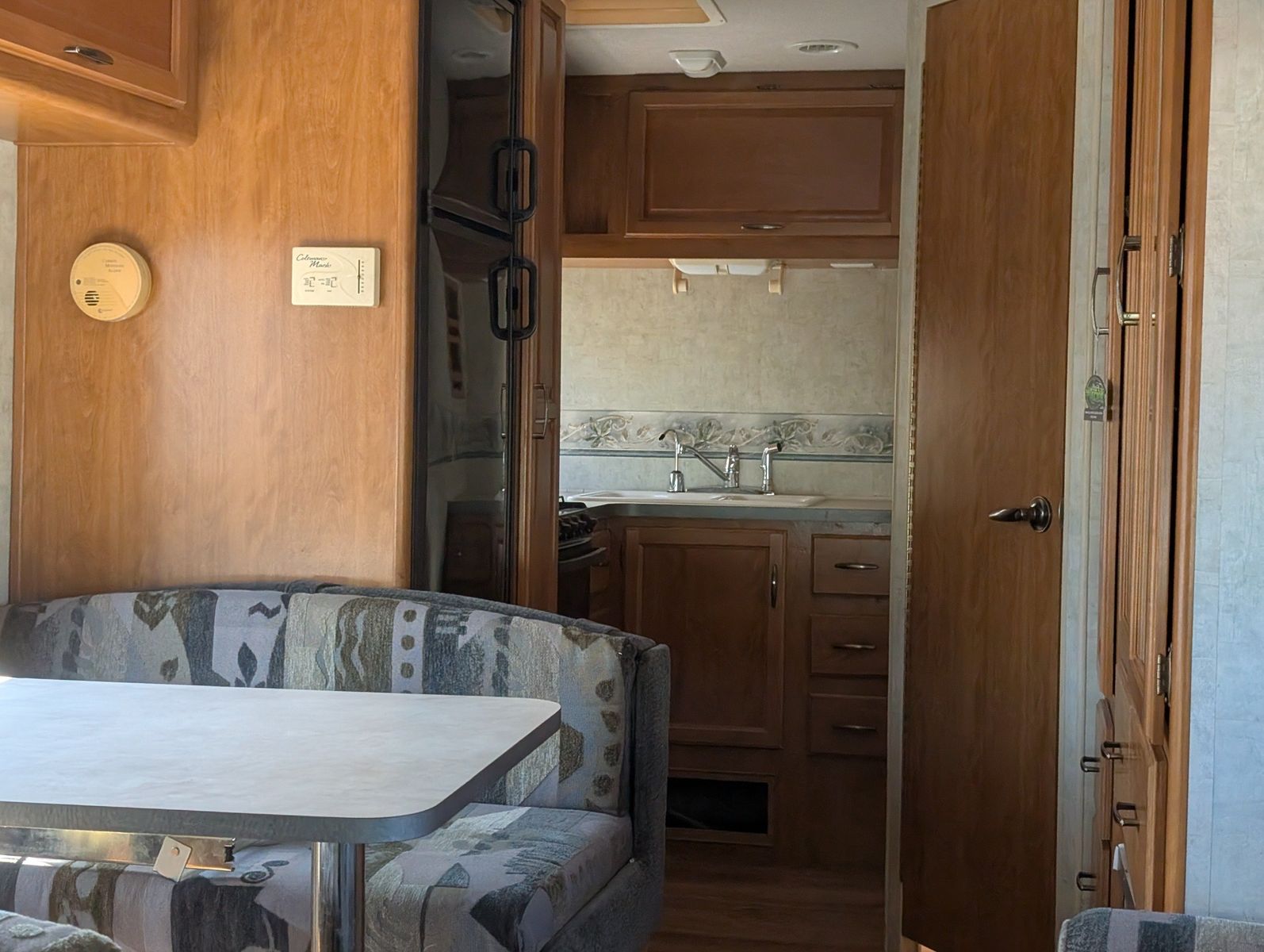 2004 Ford E-Series Chassis 33