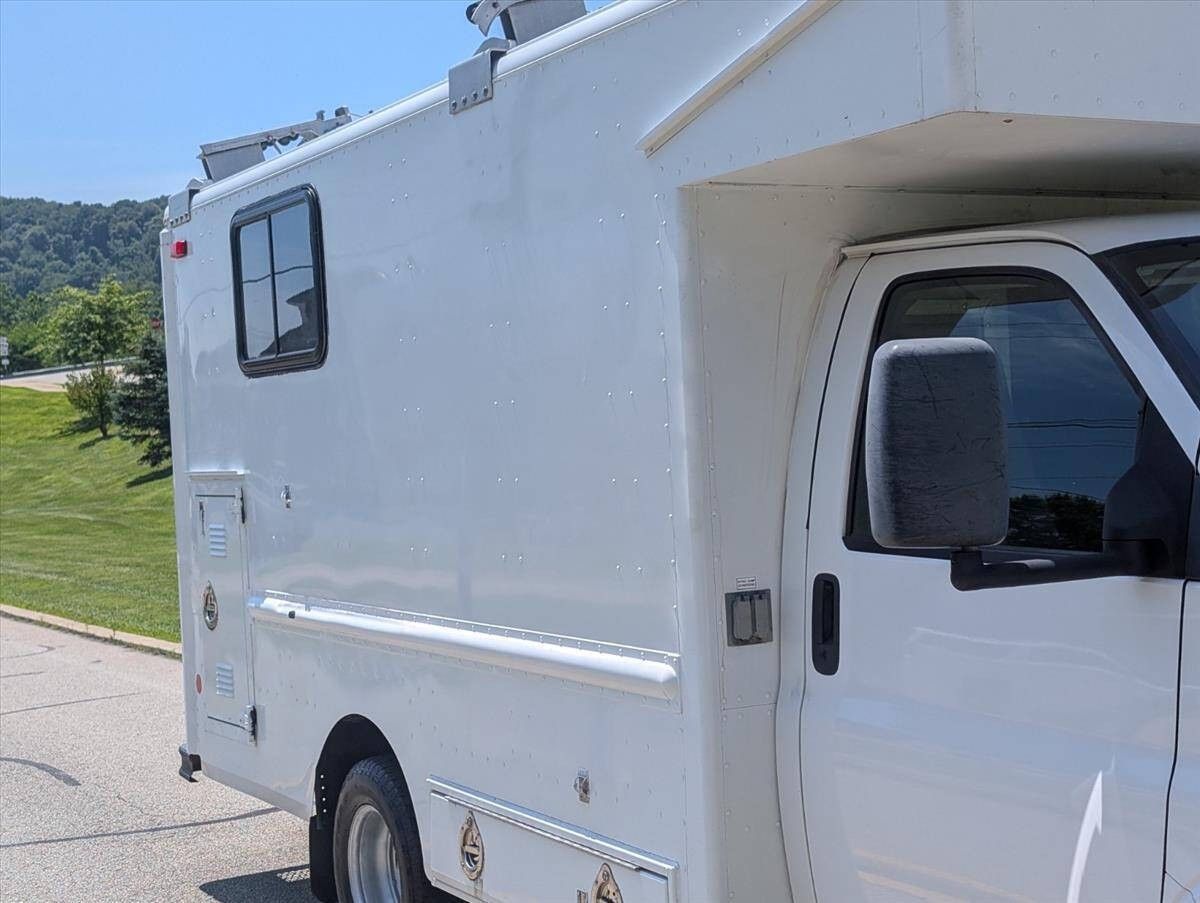 2008 Chevrolet Express Cutaway 14